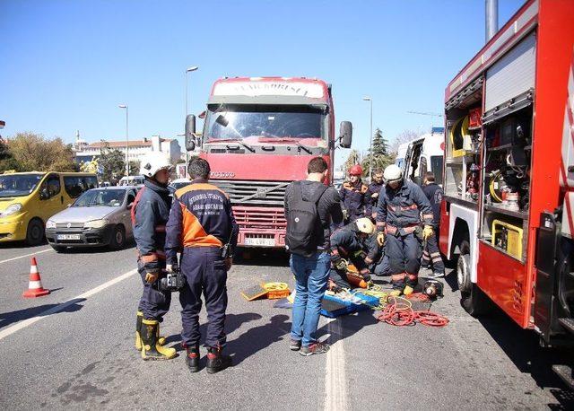 Yolun Karşısına Geçmek İsterken Hafriyat Kamyonun Altında Kaldı