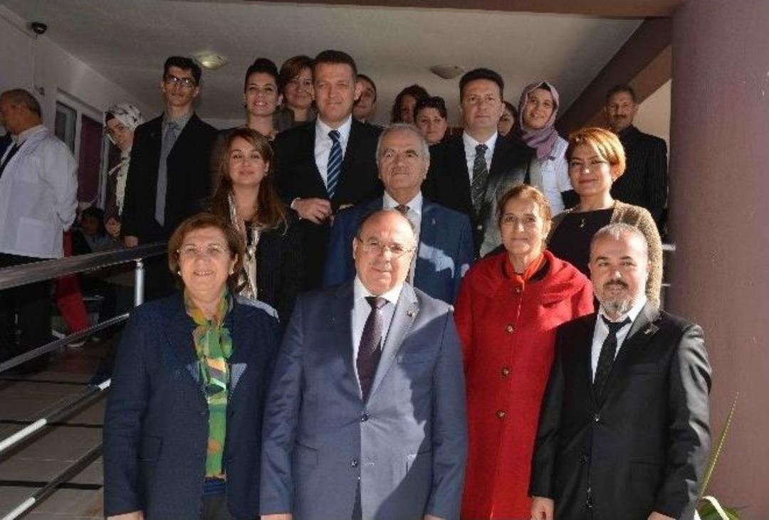 Vali &Ccedil;i&ccedil;ek, &Ouml;zel &Ouml;ğrencilerle Bir Araya Geldi