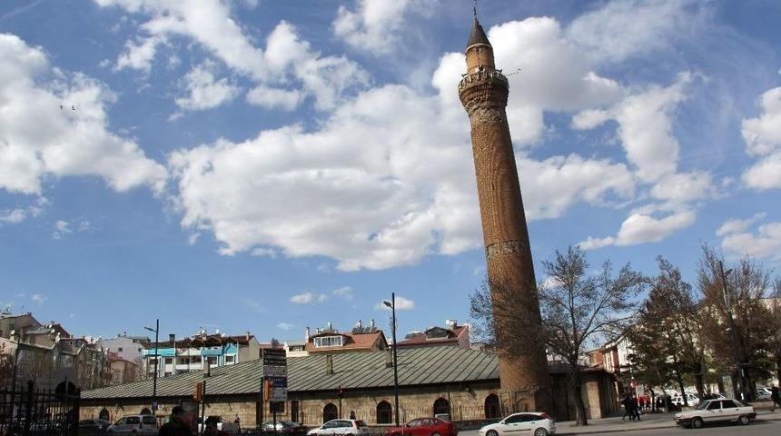 (&ouml;zel Haber) Bu Minare Asırlardır Hareket Ediyor