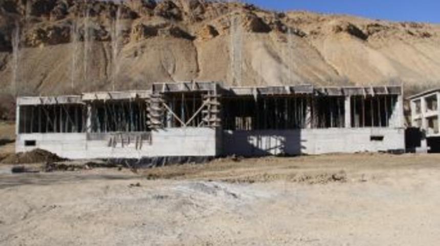 M&uuml;d&uuml;r Samsa Okul İnşaatını Denetledi