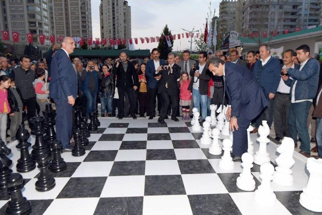 &Ccedil;ukurova&rsquo;da İki A&ccedil;ılış Birden