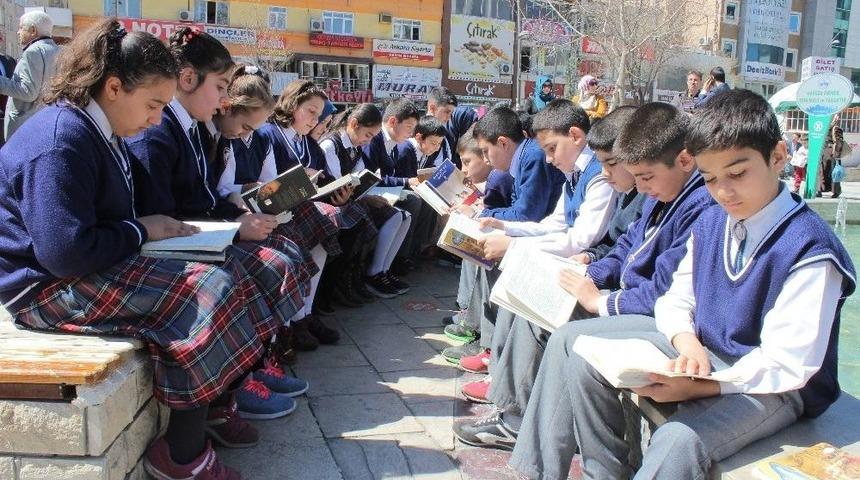 Elazığ&rsquo;da &rsquo;sessiz Kitap Okuma&rsquo; Etkinliği