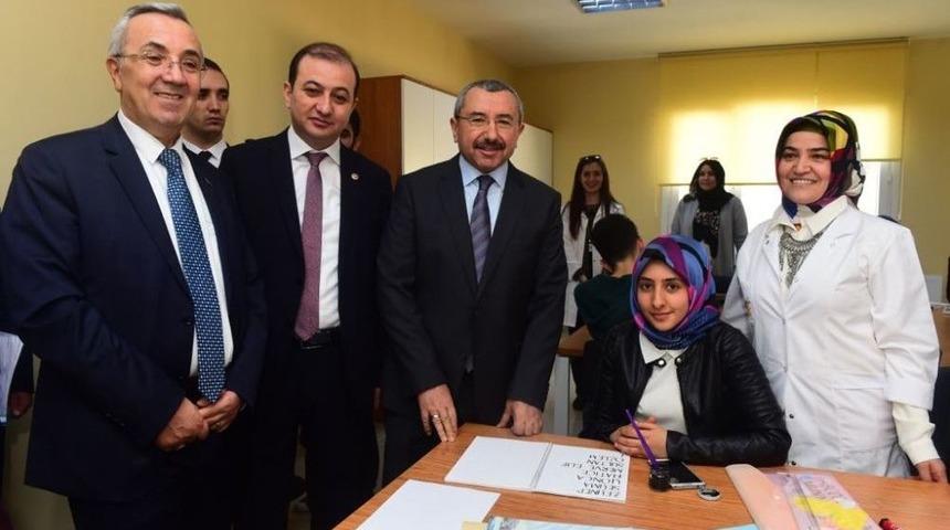 İbn-i Haldun Gen&ccedil;lik Merkezi Hizmete A&ccedil;ıldı