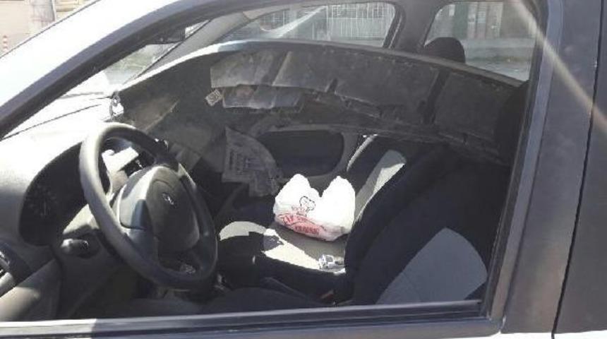 Kaza Yapan S&uuml;r&uuml;c&uuml; Polisi G&ouml;r&uuml;nce Tamponunu Alıp Ka&ccedil;tı