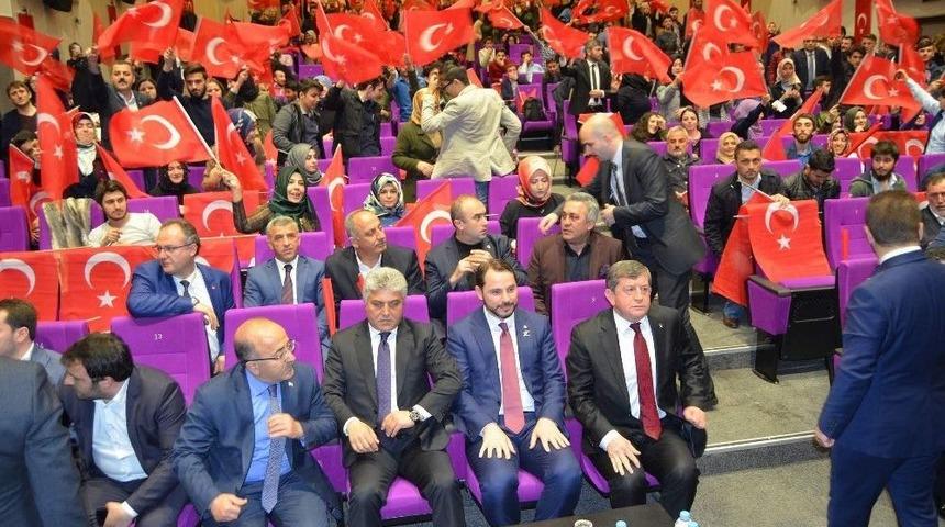 Kabinenin En Gen&ccedil; Bakanı Trabzon&rsquo;da Gen&ccedil;lerle Buluştu