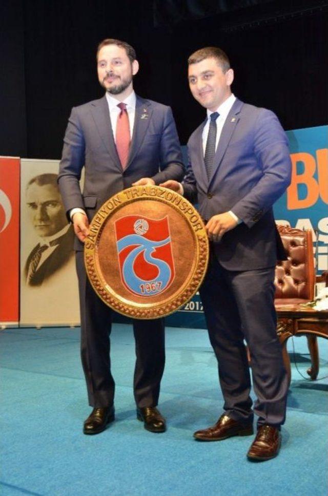 Kabinenin En Genç Bakanı Trabzon’da Gençlerle Buluştu