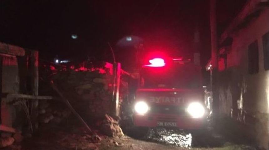 Seyitgazi’de Çıkan Yangında Bir Ev Kullanılmaz Hale Geldi