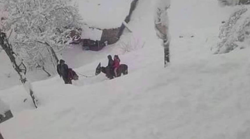 Hakkari’de 14 Köy Ve 36 Mezra Yolu Ulaşıma Kapandı