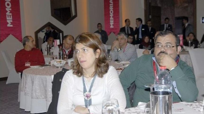 Refl&uuml;n&uuml;n Tedavisi İnteraktif Toplantıda Hekimlere Anlatıldı