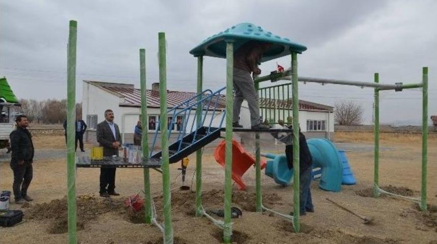 G&uuml;ny&uuml;z&uuml; Belediyesinden Parklara Oyun Gurubu