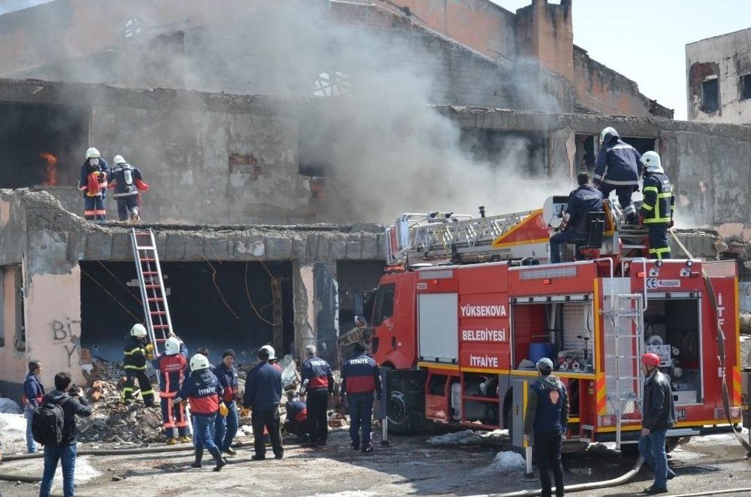 İtfaiye Ekibinden Ger&ccedil;eği Aratmayan Tatbikat