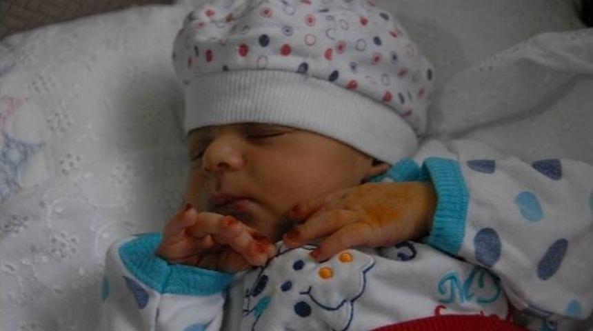 (&ouml;zel Haber) 15 G&uuml;nl&uuml;k Bebeği, İki Evladını Kaybettiği Hastalığın Pen&ccedil;esinde