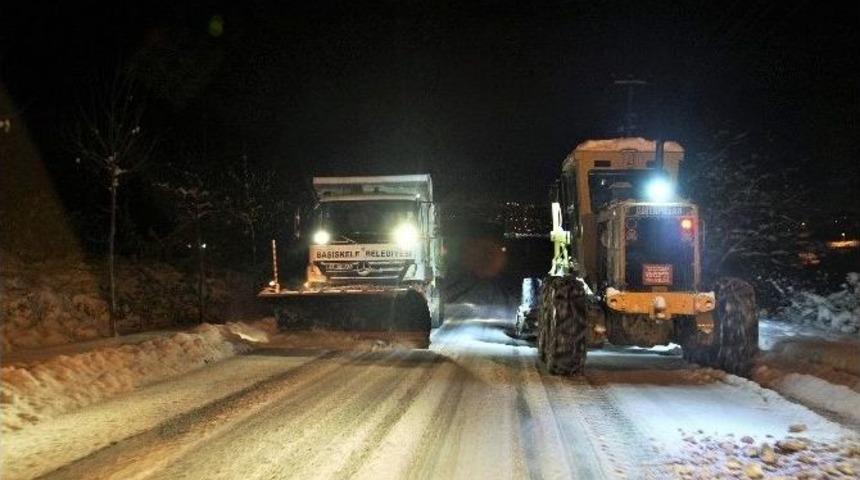 Başiskele Belediyesi Karla M&uuml;cadele İ&ccedil;in 123 Personel 34 Ara&ccedil;la Hazır