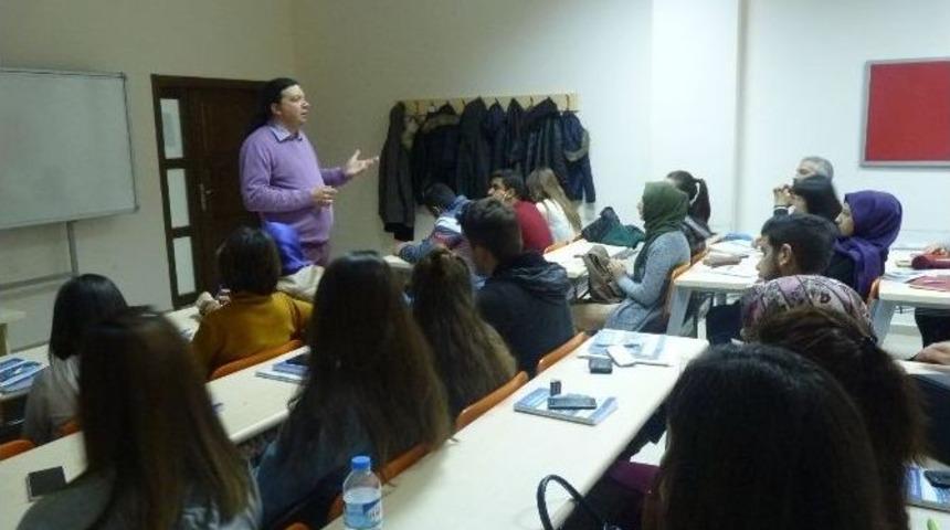 Sinema Yazarı Serkan Paydak &Ouml;ğrencilerle Buluştu