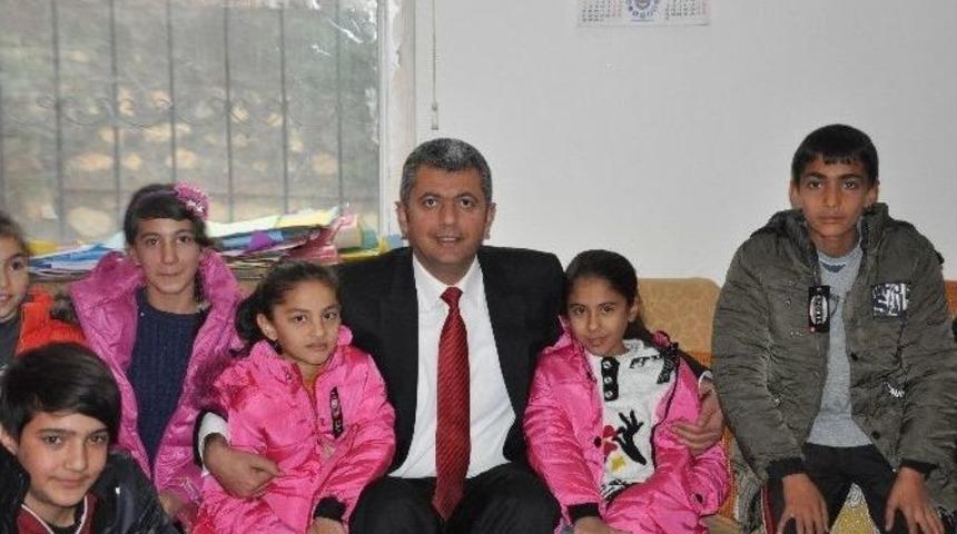 Kayyum Atanan Belediyeden Mont Yardımı