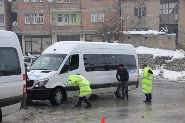 Hakkari'de Polisten Kış Lastiği Denetimi