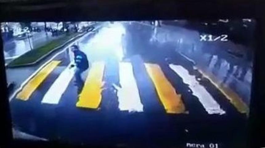 Gence &Ccedil;arpıp Ka&ccedil;an Otomobili Otob&uuml;s&uuml;n Kamerasından Buldular