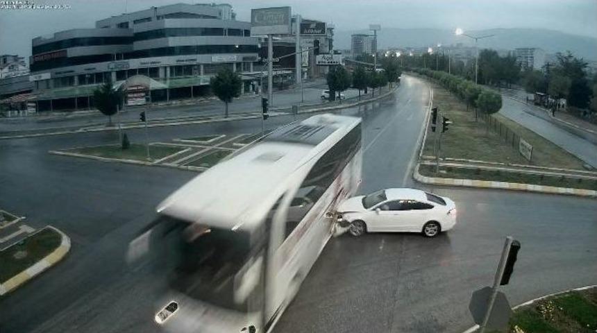 Tokat&rsquo;ta Mobese Kameralarına Yansıyan İlgin&ccedil; Trafik Kazaları