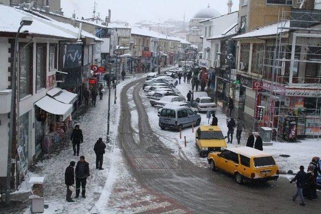 2 Gündür Yağan Kar Yozgat’ı Beyaza Bürüdü