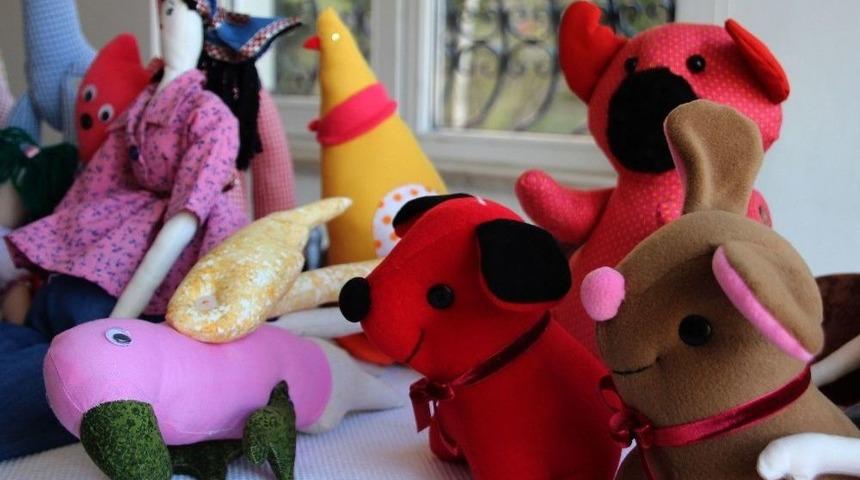 L&ouml;semili &Ccedil;ocuklar İ&ccedil;in &Uuml;retilen Bez Bebekler L&ouml;sev&rsquo;e Teslim Edildi