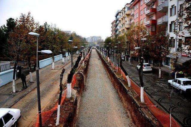 B&uuml;y&uuml;kşehir Kanalboyu&rsquo;ndaki D&uuml;zenleme &Ccedil;alışmalarını S&uuml;rd&uuml;r&uuml;yor 1