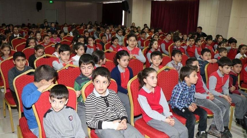 İlkokul &Ouml;ğrencilerine &rsquo;trafik Adabı Ve &Ccedil;evre Bilinci&rsquo; Dersi