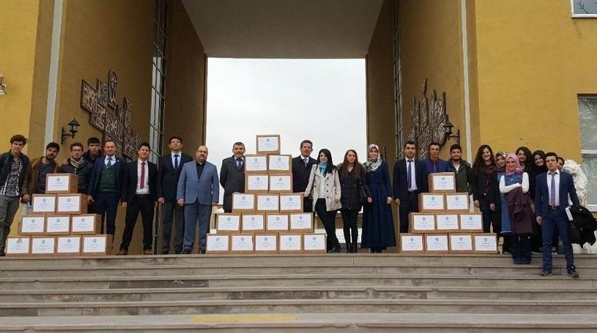 Ne&uuml; &Ouml;ğrencilerinden K&uuml;t&uuml;phanesi Olmayan Okullara Kitap Bağışı