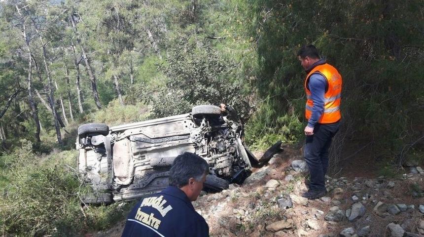 Otomobil 45 Metre U&ccedil;tu, S&uuml;r&uuml;c&uuml; Sağ Kurtuldu