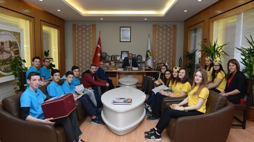 Orta Asya&rsquo;da İneg&ouml;l R&uuml;zgarları Estirdiler