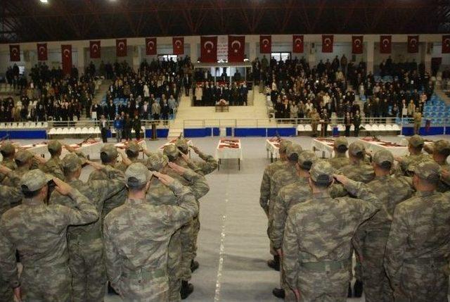 Tokat’ta Olumsuz Hava Şartları Nedeni İle Yemin Töreni Spor Salonunda Yapıldı