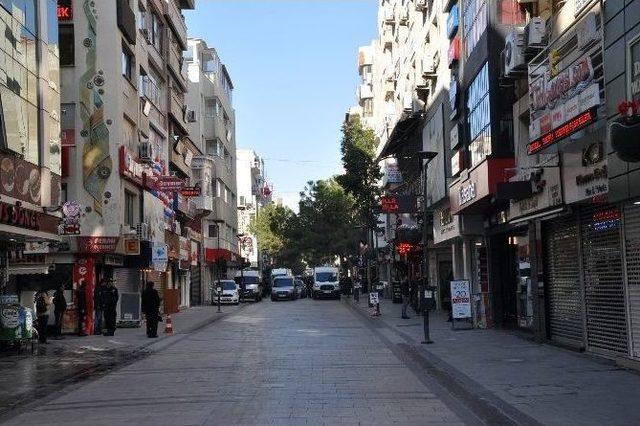 İzmir’de Büyük Bomba Paniği: 20 Bina Boşaltıldı, Aramalar Yapıldı