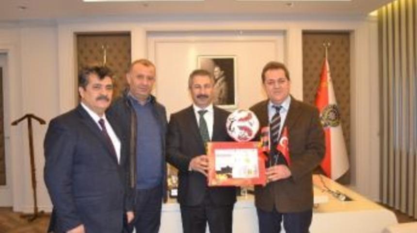 Eskişehirspor Kul&uuml;b&uuml;&rsquo;nden Eskişehir Emniyet M&uuml;d&uuml;rl&uuml;ğ&uuml;&rsquo;ne Ziyaret