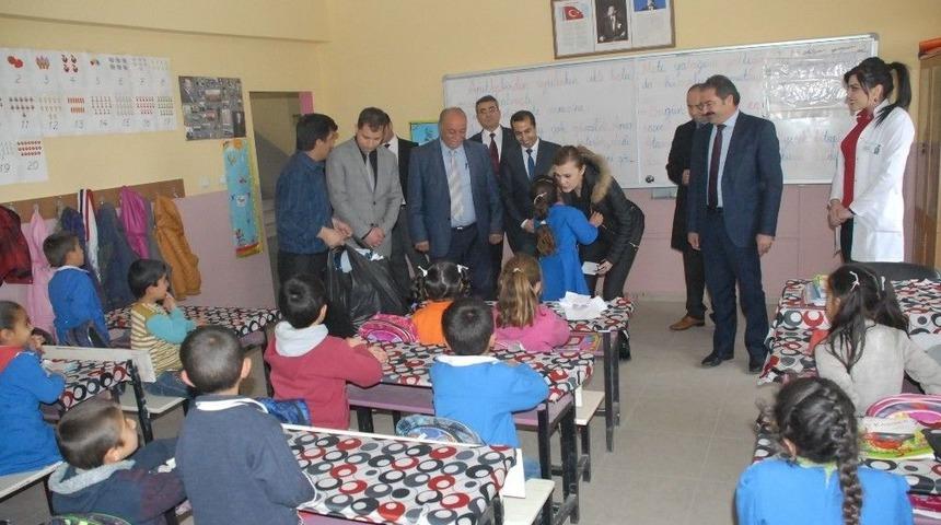 Kaymakam U&ccedil;ar&rsquo;dan &Ouml;ğrencilere Destek