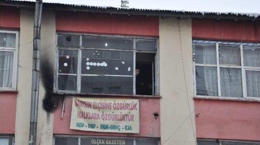 Kars&rsquo;ta Polis Hdp Ve Dbp İl Başkanlıklarında Arama Yapıyor