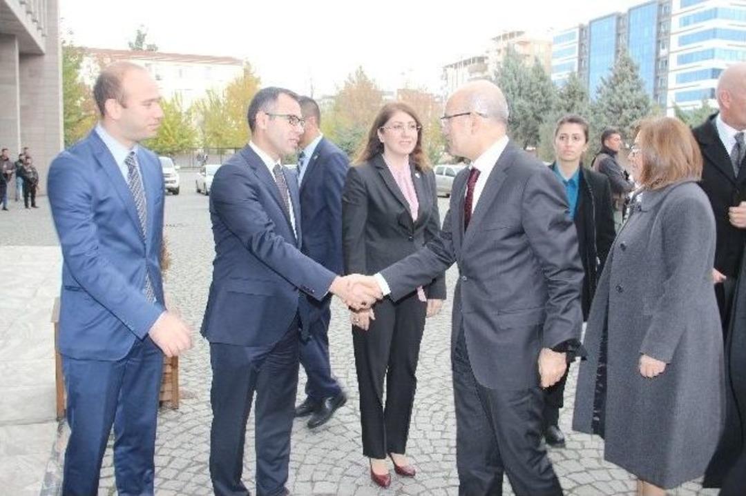 Başbakan Yardımcısı Şimşek: "başkanlık Sistemi T&uuml;rkiye&rsquo;nin İki Temel Sorununu &Ccedil;&ouml;zecek"