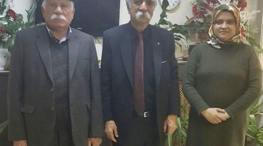 Alevi Kanaat Önderinden Başkan Özdemir’e Kitap Hediyesi