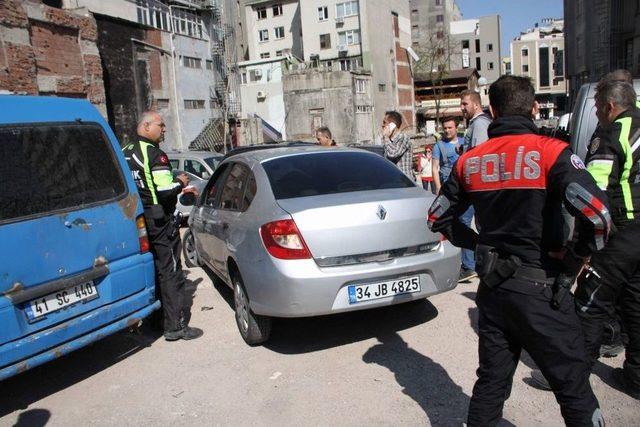 Kaza Yaparak Yola Devam Eden Otomobili Polis Ekipleri Durdurdu