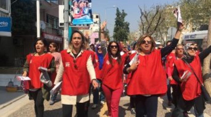 İzmirli Kadınlardan Sloganlı &lsquo;evet&rsquo; Kampanyası