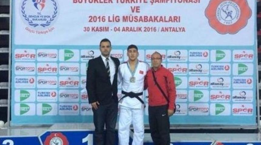 Manisalı Judo Sporcusundan T&uuml;rkiye Derecesi