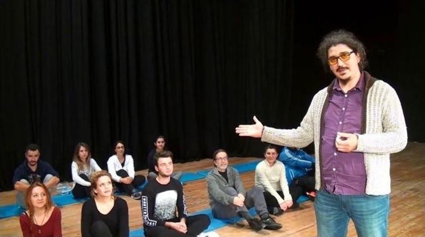 Bergama&rsquo;da Şehir Tiyatrosu Kuruldu