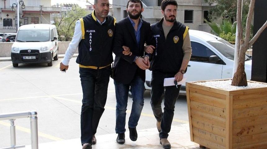 Antalya&rsquo;da 6 Ayrı Su&ccedil;tan Aranan Ş&uuml;pheli Kahvahanede Yakalandı