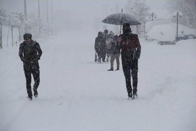 Başkale’de Okullara Kar Tatili