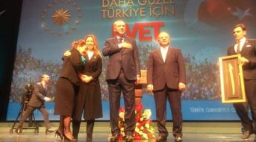 Cumhurbaşkanı Recep Tayyip Erdoğan G&uuml;zellik Uzmanlarının Beklediği İmzayı Attı