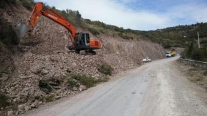 K&ouml;rfez Belediyesi, İlimtepe Yoluna Duble Yol Yapıyor
