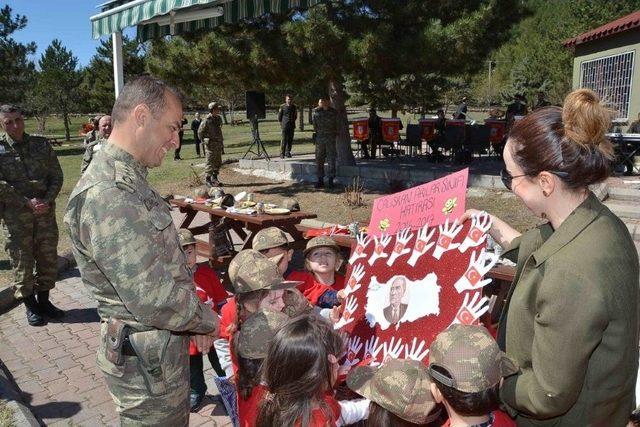 Askeri Bandodan Çocuk Şarkıları Sürprizi