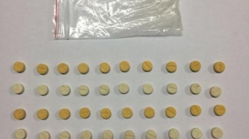 Afyonkarahisar&rsquo;da Polis 53 Adet Exstasy Hap Ele Ge&ccedil;irdi