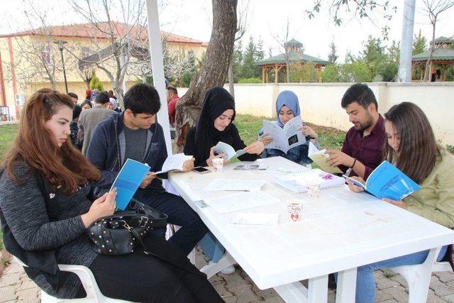 “aydınlık Bir Gelecek İçin Kitap Okuyun” Etkinliği