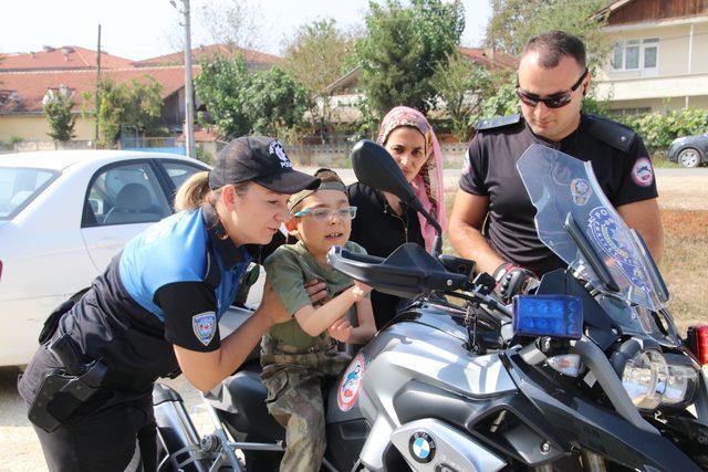 Polis, Emirkan'ın hayalini gerçekleştirdi