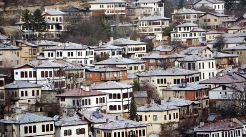 Tarihi Il&ccedil;e Safranbolu Beyaza B&uuml;r&uuml;nd&uuml;