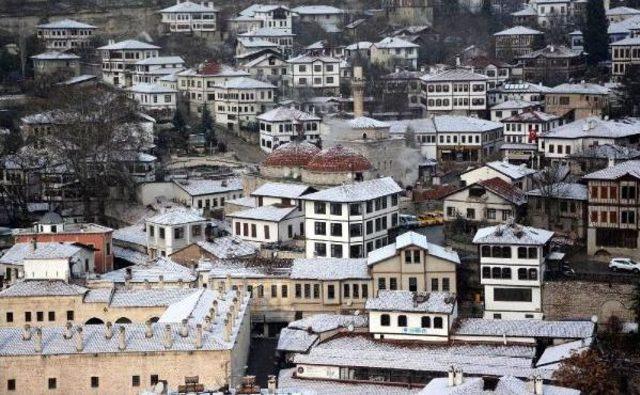Tarihi Ilçe Safranbolu Beyaza Büründü